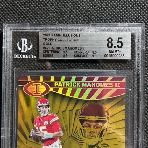 2024 Panini Illusions Patrick Mahomes #42 Gold Parallel SSP /25 Chiefs BGS 8.5 - Picture 3 of 4